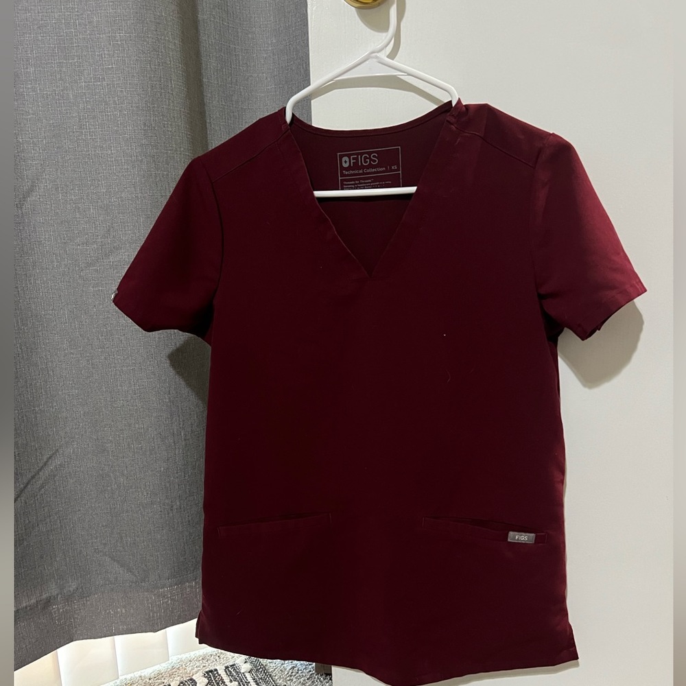Figs Casma 3 pocket scrub top. Color is Burgundy. XS. Only worn a few times.